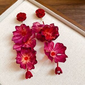 Radiant red flowers Earrings A1255